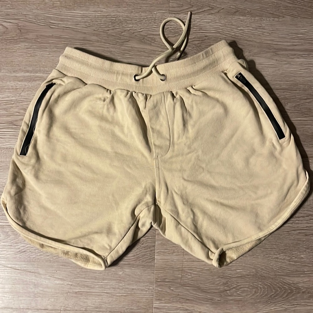 Esntls shorts